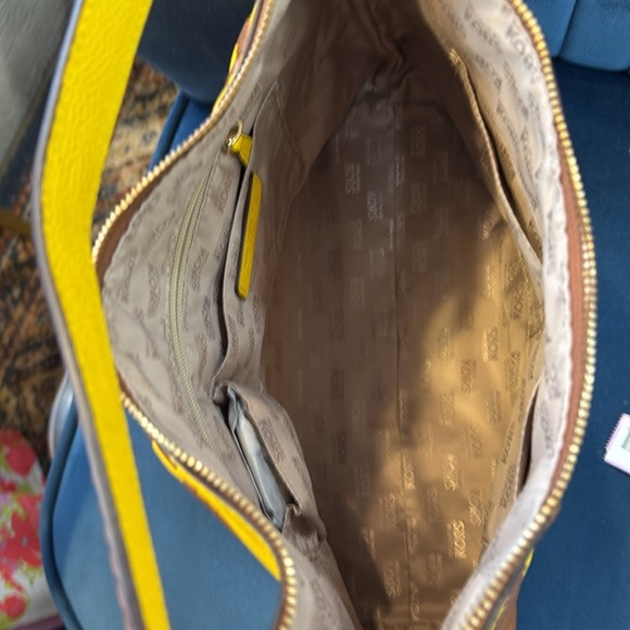 NWT Michael Kors Karson Pebbled Leather LG Shoulder Bag Luggage/citrus - Picture 5 of 5